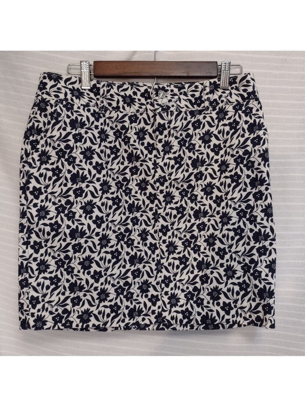 Chaps‎ skirt size 8